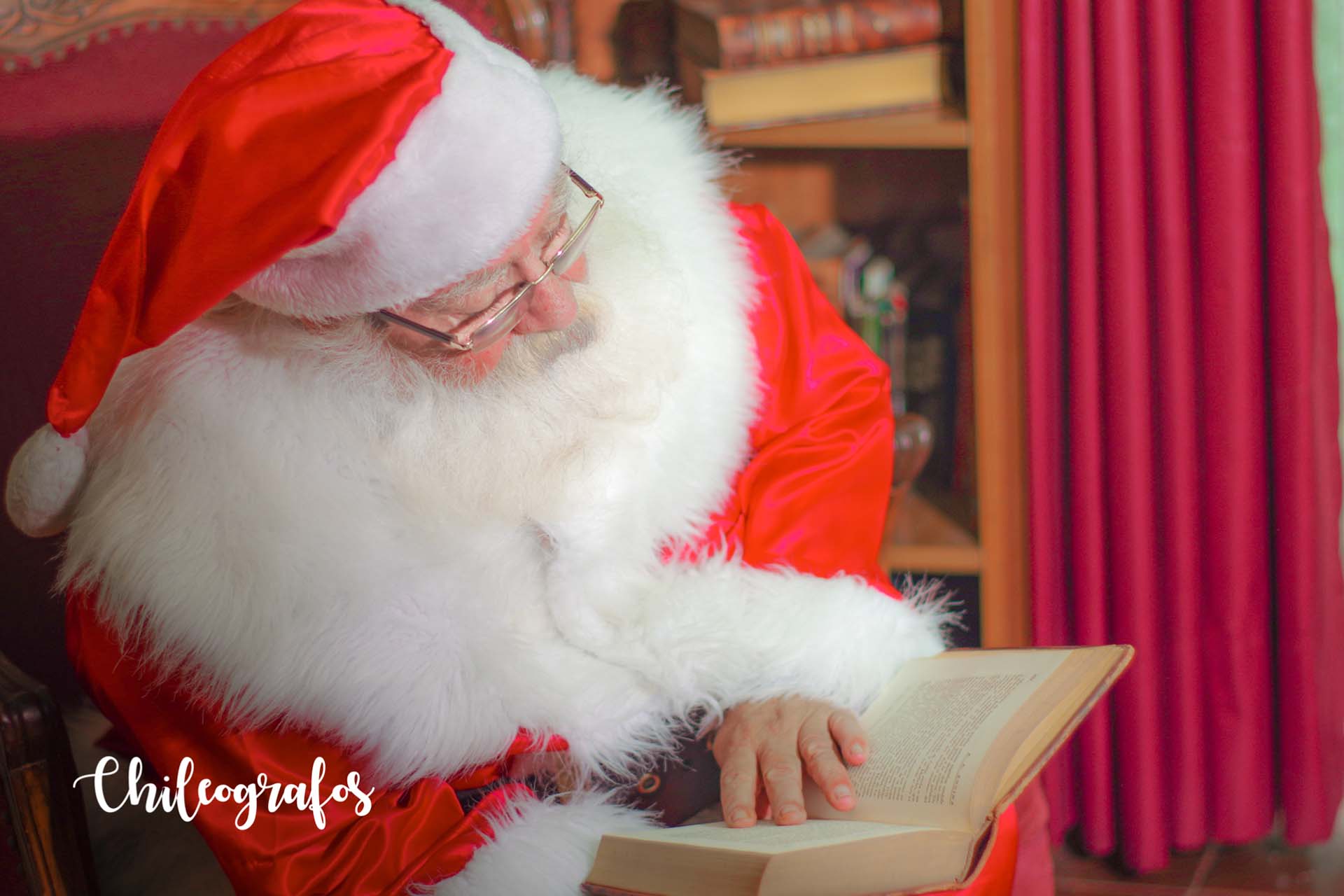 Viejito Pascuero saludando